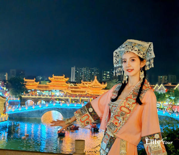 Chụp ảnh ở Thái Bình Cổ Trấn