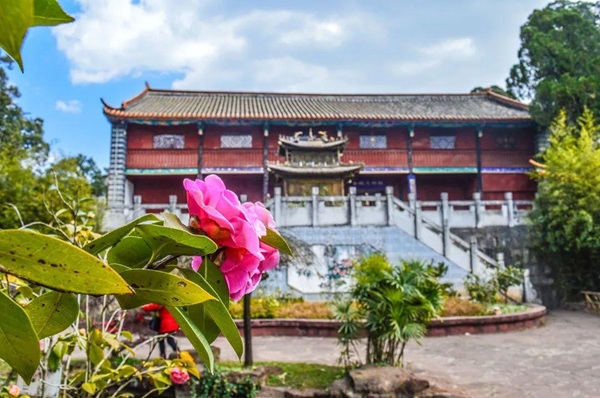 Nên đi chùa Đồng Kim Điện Côn Minh vào thời điểm nào?