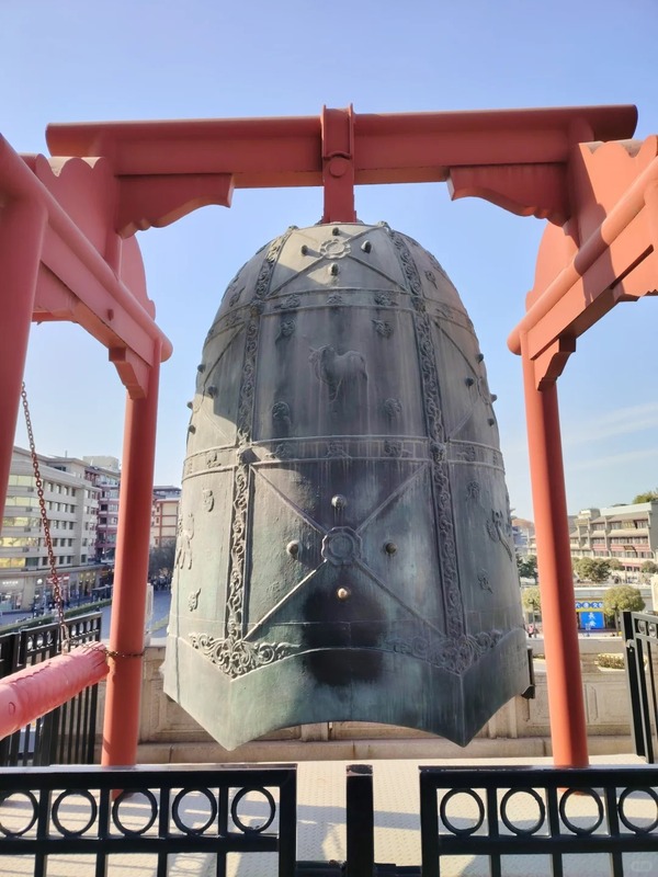 Chuông cổ ở tháp Chuông