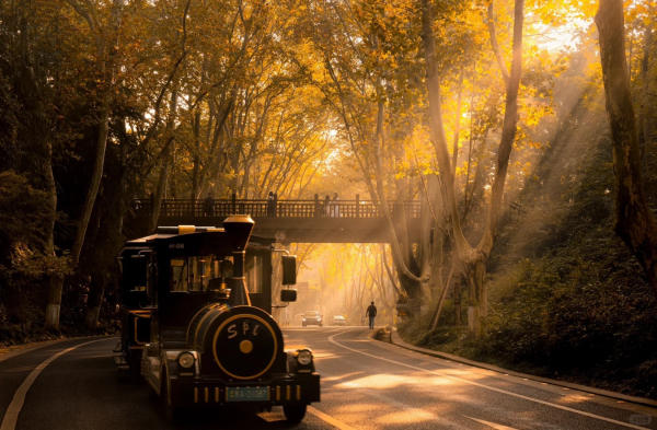 Tour Nam Kinh mùa thu