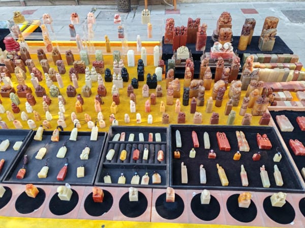Mua gì phố Thư Viện Môn