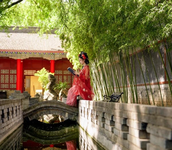 Chụp Hán phục ở Thư Viện Môn