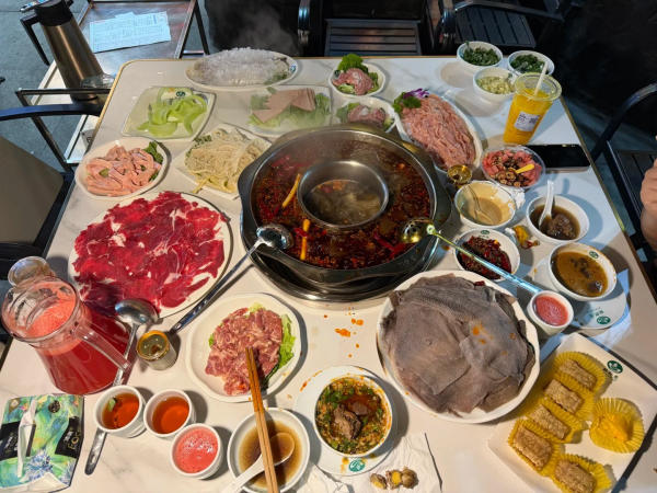 Thưởng thức lẩu Trùng Khánh