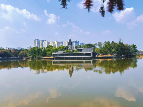 Kiến trúc hiệu sách Tiên Phong Mông Tự có gì đặc biệt