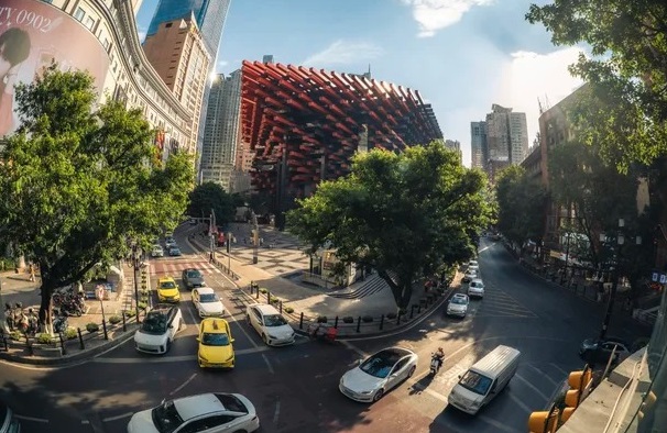 Bên ngoài toà nhà đũa Trùng Khánh