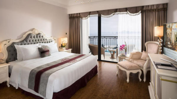 Vinpearl Resort & Spa Hạ Long gần biển
