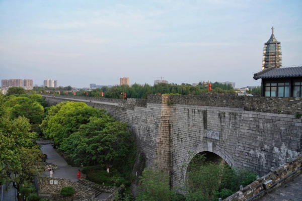 Chụp ảnh tường thành Nam Kinh