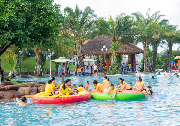 bể bơi Vạn Yên Resort Vân Đồn