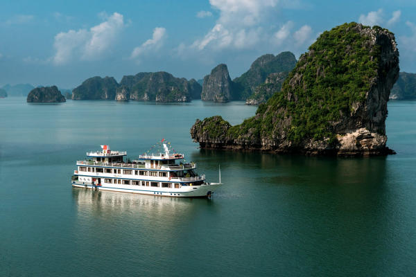 Du thuyền tham quan vịnh Bái Tử Long Du thuyền tham quan vịnh Bái Tử Long