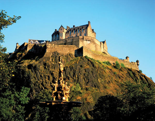 Lâu đài Edinburgh - Điểm du lịch nổi tiếng Scotland Lâu đài Edinburgh - Điểm du lịch nổi tiếng Scotland