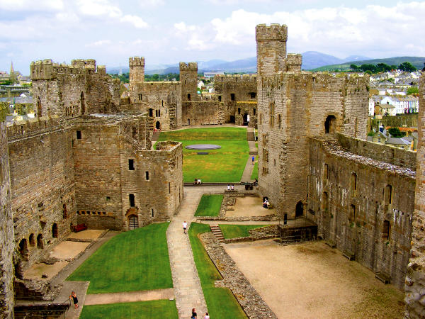 Lâu đài Caernarfon, Gwynedd - Điểm du lịch nổi tiếng xứ Wales Lâu đài Caernarfon, Gwynedd - Điểm du lịch nổi tiếng xứ Wales