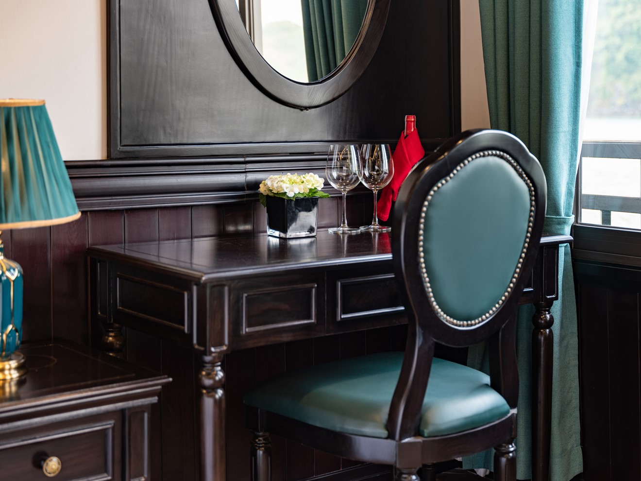 Du thuyền 5 sao Lan Hạ Rita Cruise 2 ngày 1 đêm