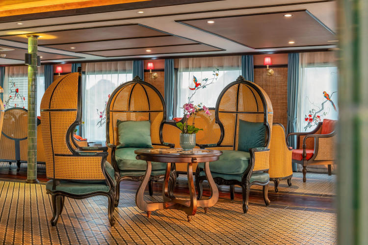 Du thuyền Indochine Grand Cruise Lan Hạ 2 ngày 1 đêm