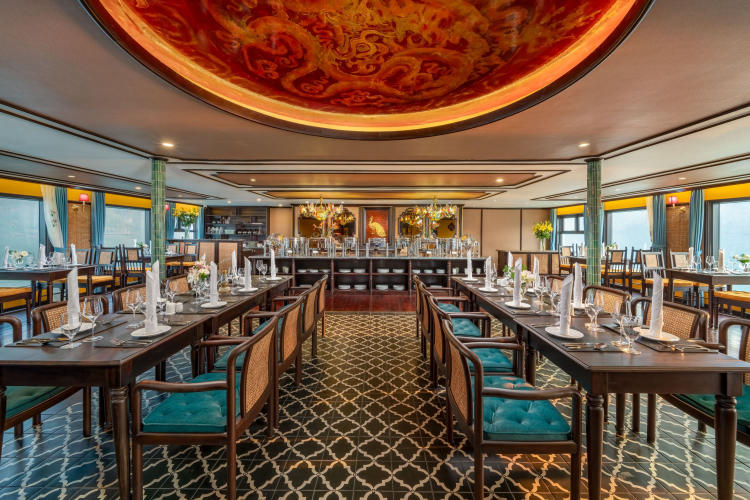 Du thuyền Indochine Grand Cruise Lan Hạ 2 ngày 1 đêm