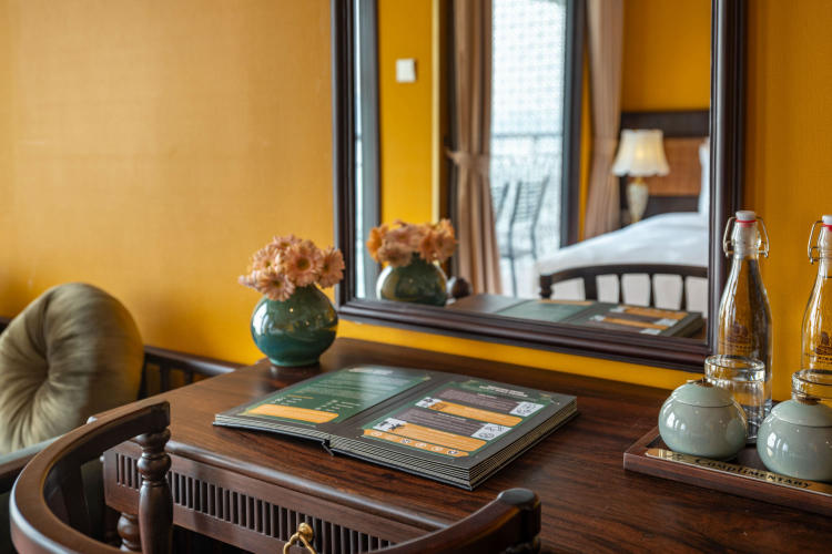 Du thuyền Indochine Grand Cruise Lan Hạ 2 ngày 1 đêm