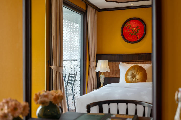 Du thuyền Indochine Grand Cruise Lan Hạ 2 ngày 1 đêm