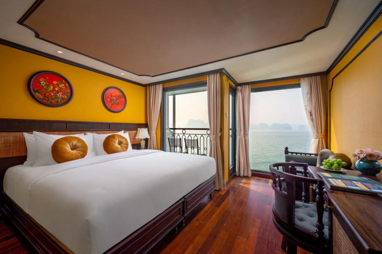 Du thuyền Indochine Grand Cruise Lan Hạ 2 ngày 1 đêm