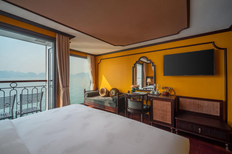 Du thuyền Indochine Grand Cruise Lan Hạ 2 ngày 1 đêm