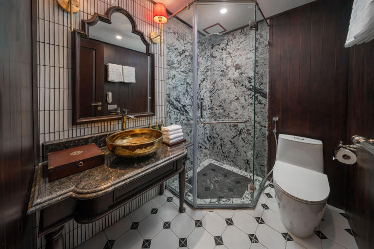 Du thuyền Indochine Grand Cruise Lan Hạ 2 ngày 1 đêm