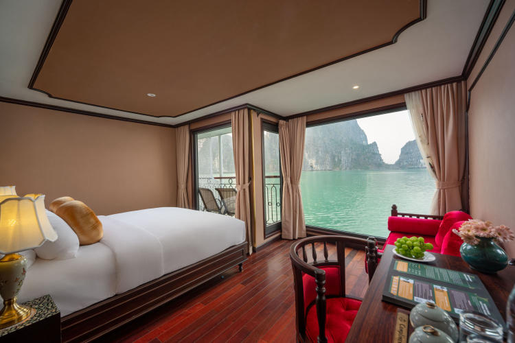 Du thuyền Indochine Grand Cruise Lan Hạ 2 ngày 1 đêm