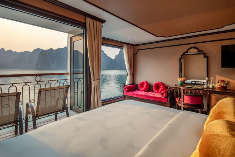 Du thuyền Indochine Grand Cruise Lan Hạ 2 ngày 1 đêm