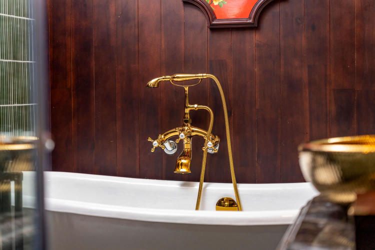 Du thuyền Indochine Grand Cruise Lan Hạ 2 ngày 1 đêm