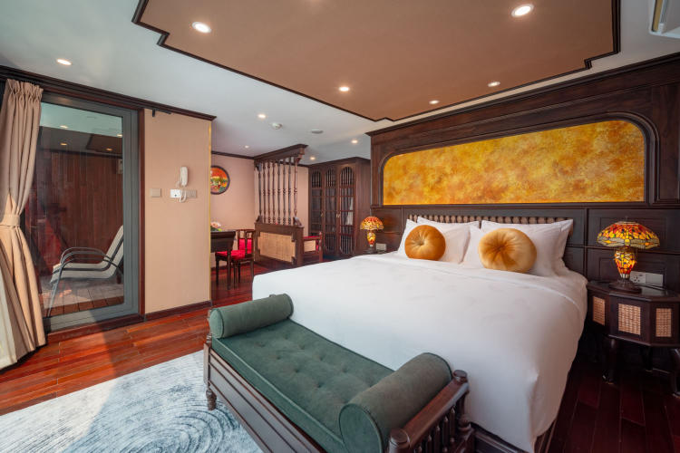 Du thuyền Indochine Grand Cruise Lan Hạ 2 ngày 1 đêm