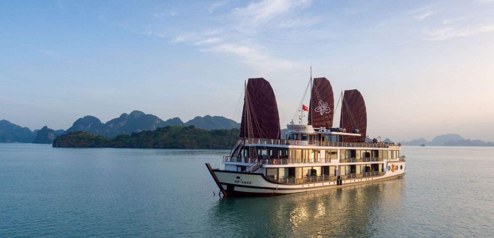 Du thuyền Azalea Cruise 2 Ngày 1 Đêm