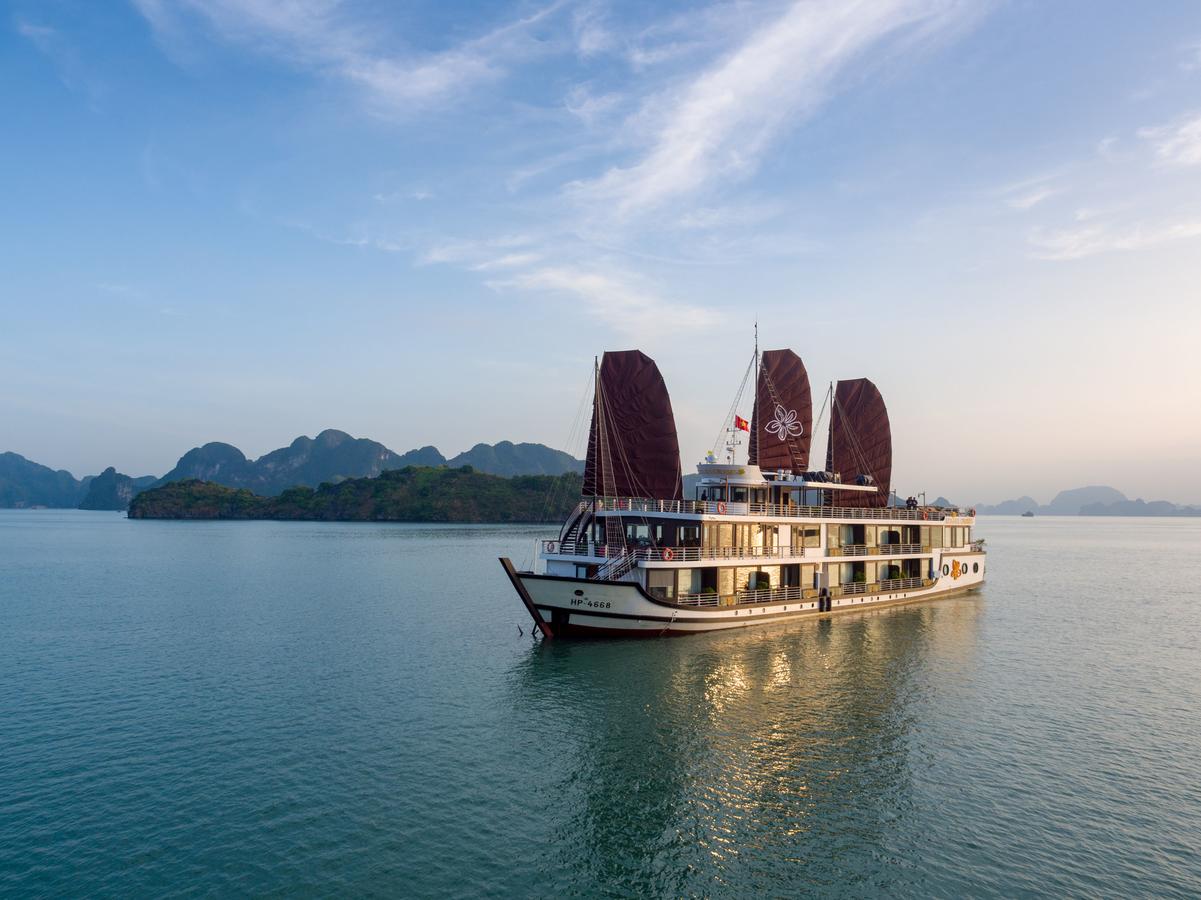 Du thuyền Azalea Cruise 2 Ngày 1 Đêm