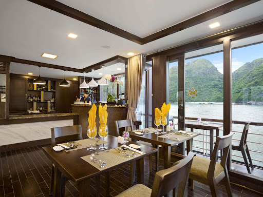 Du thuyền Azalea Cruise 2 Ngày 1 Đêm