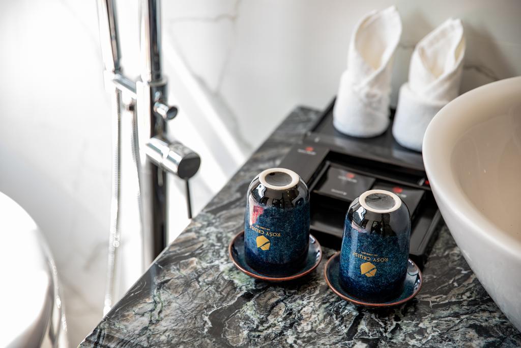 Du thuyền Rosy Cruise 2 Ngày 1 Đêm