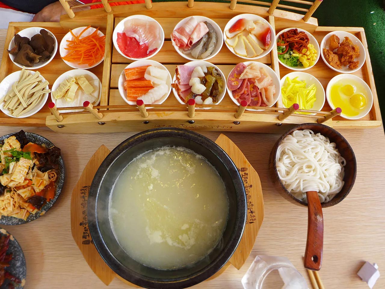 Tour Hà Khẩu - Bình Biên - Kiến Thủy - Mông Tự 3 Ngày 2 Đêm