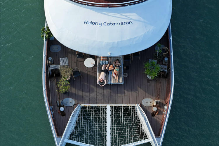 Du thuyền ngày Catamaran Lan Hạ 5 sao