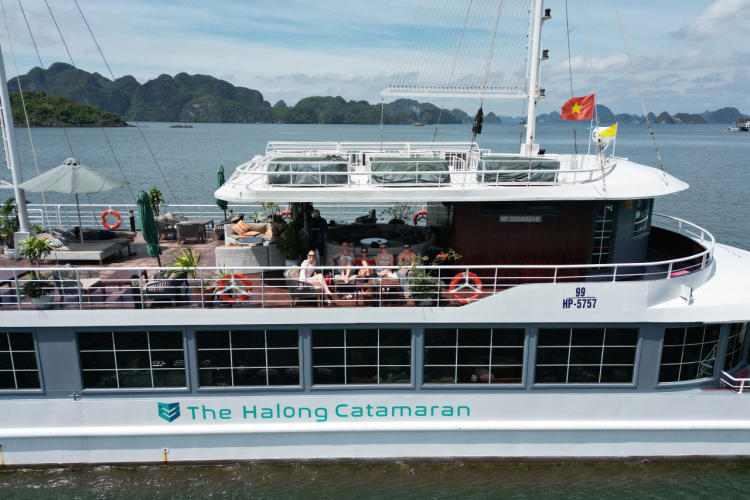 Du thuyền ngày Catamaran Lan Hạ 5 sao