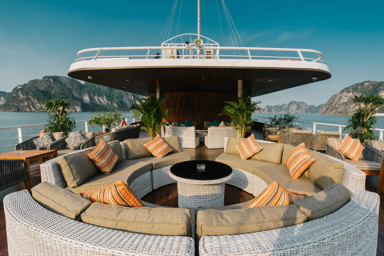 Du thuyền ngày Catamaran Lan Hạ 5 sao