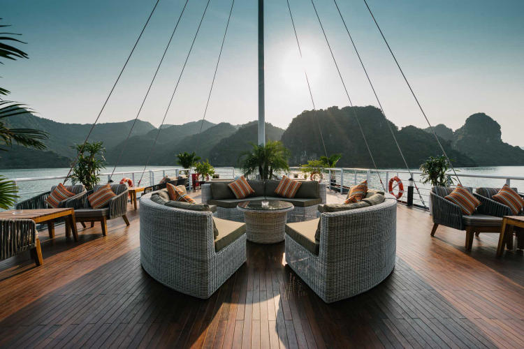 Du thuyền ngày Catamaran Lan Hạ 5 sao