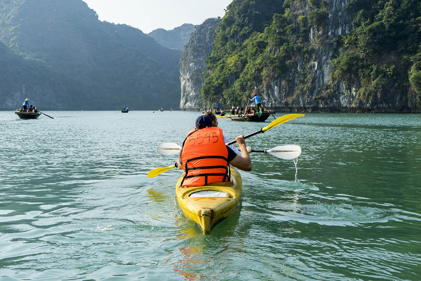 Du thuyền Heritage Bình Chuẩn Cruise 2 Ngày 1 Đêm