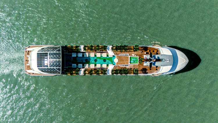 Combo du thuyền Dolphin 5 sao và khách sạn Novotel Hạ Long