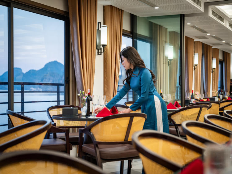 Du thuyền Diana Cruises 6 sao Lan Hạ 2 ngày 1 đêm