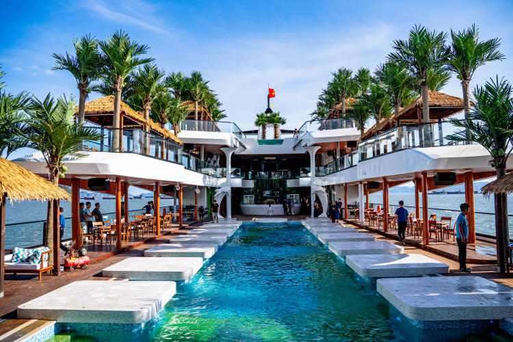 Du thuyền Dolphin Halong Cruise