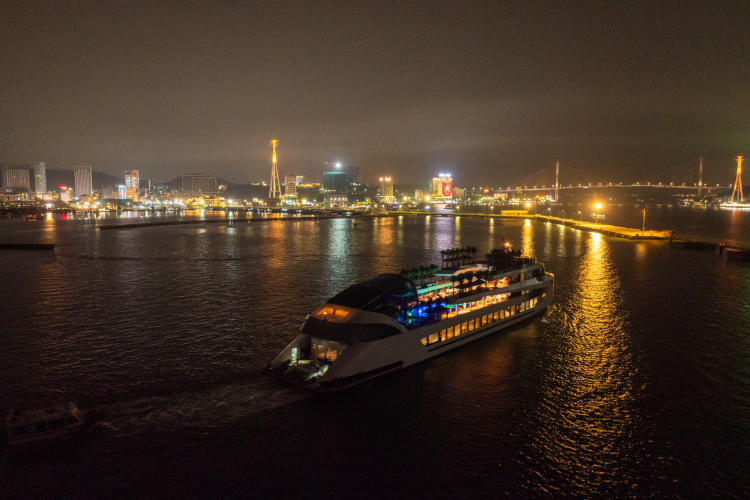Du thuyền Dolphin Halong Cruise