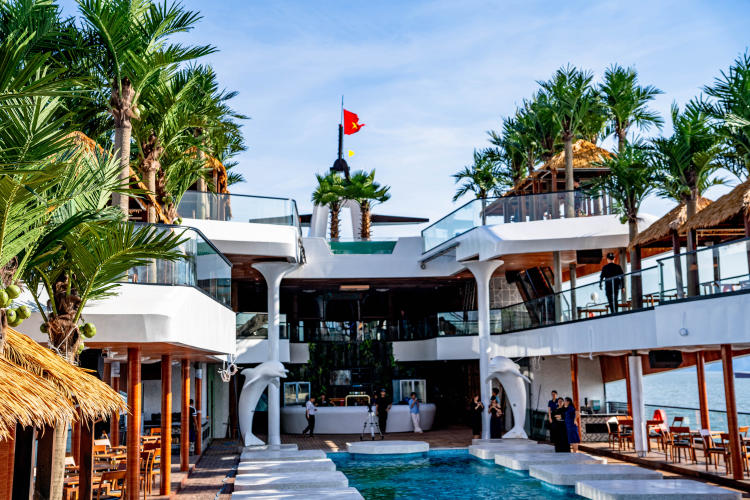 Du thuyền Dolphin Halong Cruise