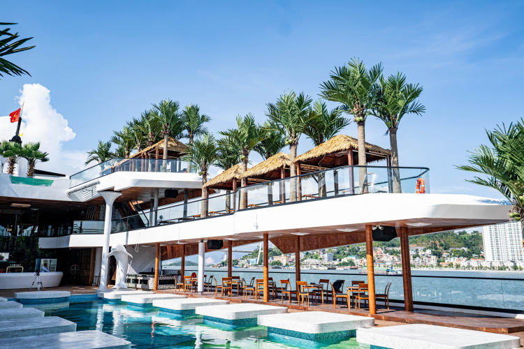 Du thuyền Dolphin Halong Cruise