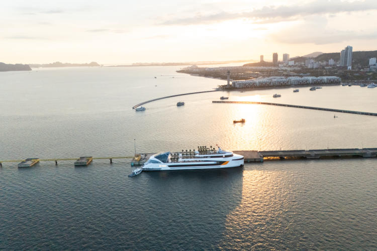 Du thuyền Dolphin Halong Cruise