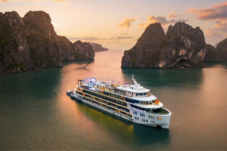 Du thuyền Luna Halong Cruise 2 ngày 1 đêm