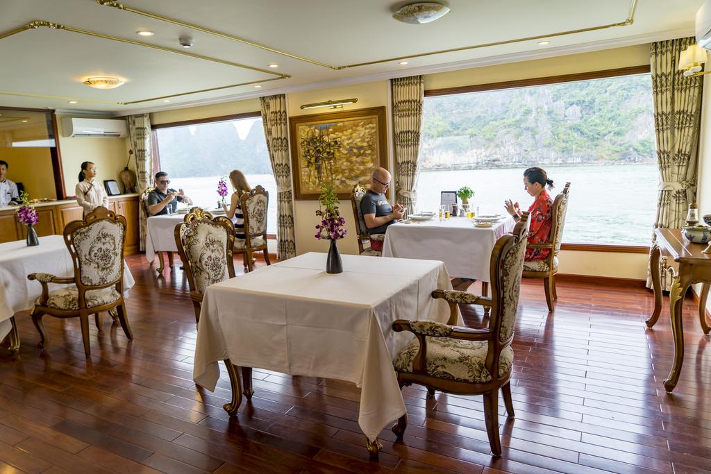 Du thuyền Emperor Cruises Hạ Long