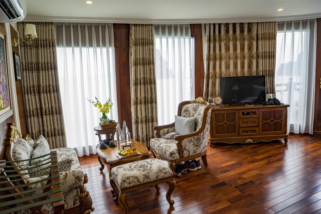 Du thuyền Emperor Cruises Hạ Long