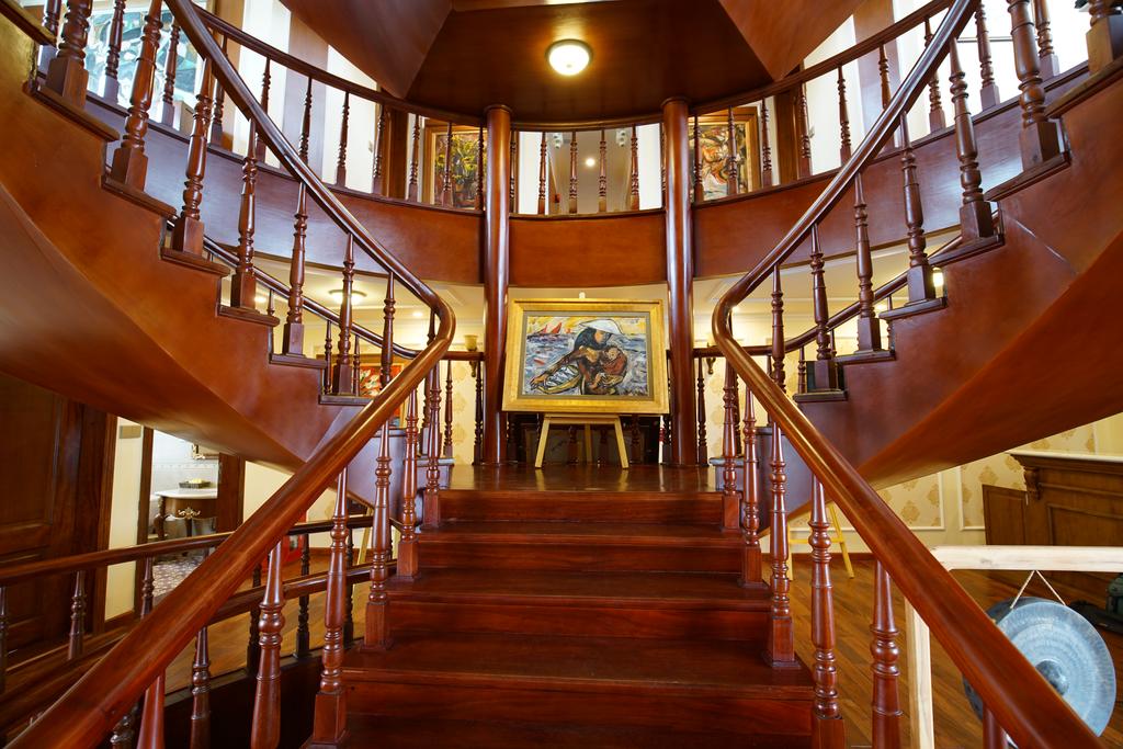 Du thuyền Emperor Cruises Hạ Long