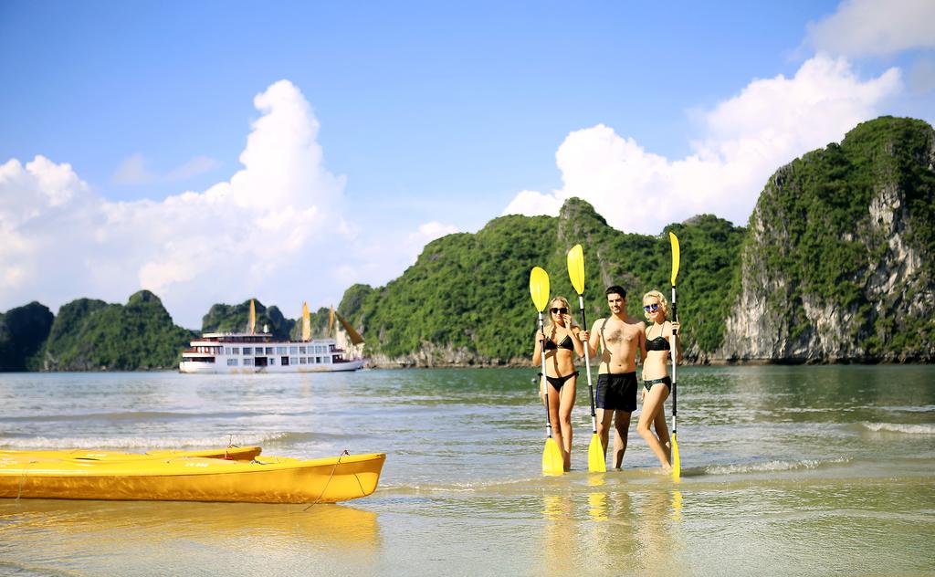 Du thuyền Emperor Cruises Hạ Long