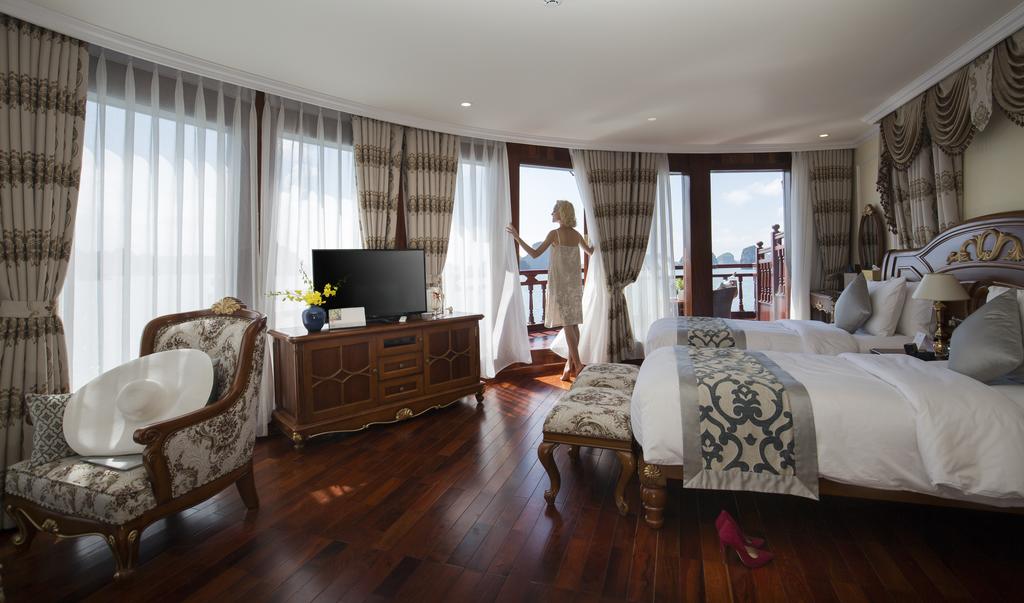 Du thuyền Emperor Cruises Hạ Long